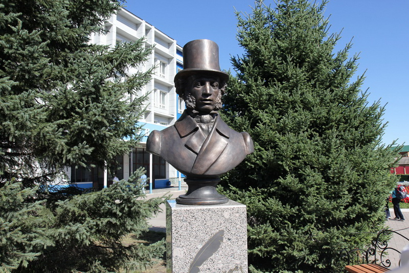 pamyatnik Pushkinu